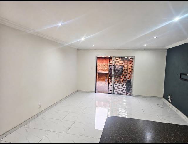 3 BEDROOM PROPERTY TO RENT IN BONAERO PARK